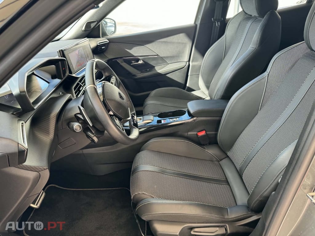 Peugeot 2008 1.2 PureTech GT EAT8