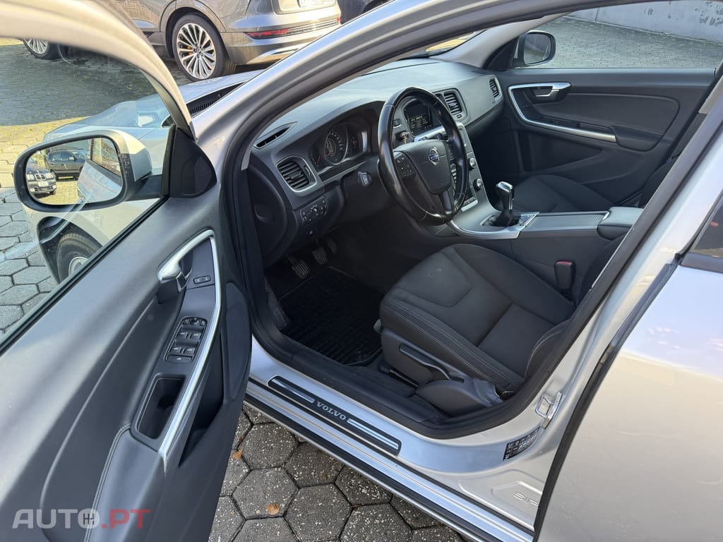 Volvo V60 2.0 D2 Momentum
