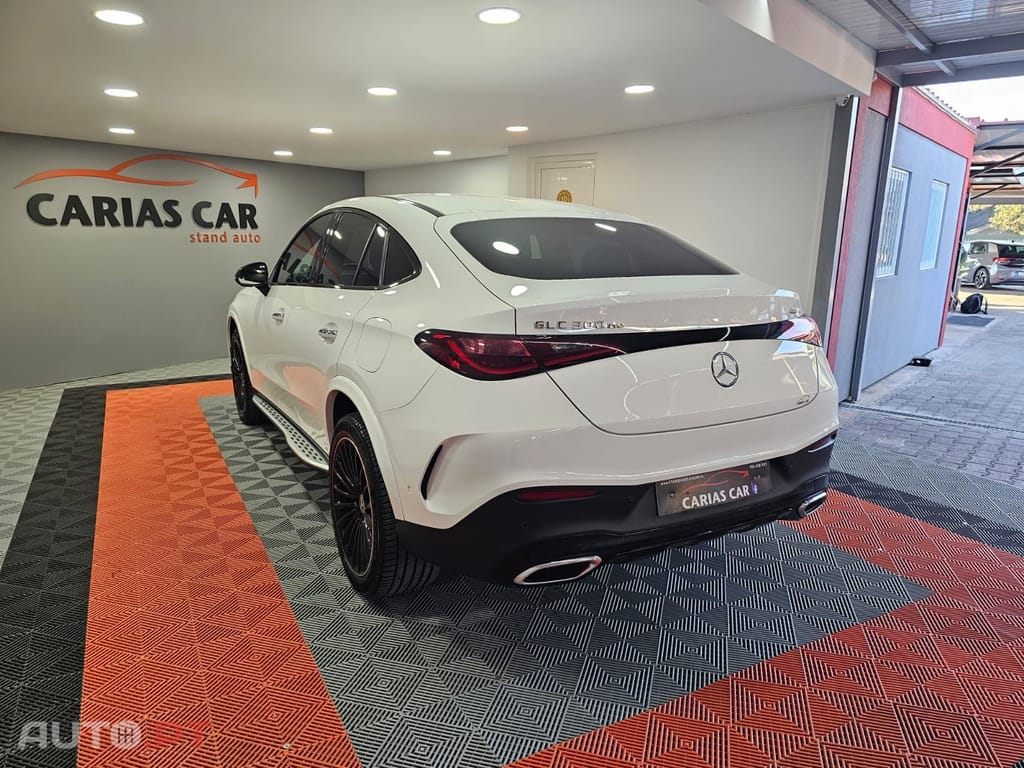 Mercedes-Benz GLC 300 de 4MATIC Coupé AMG Line — fotografia 6