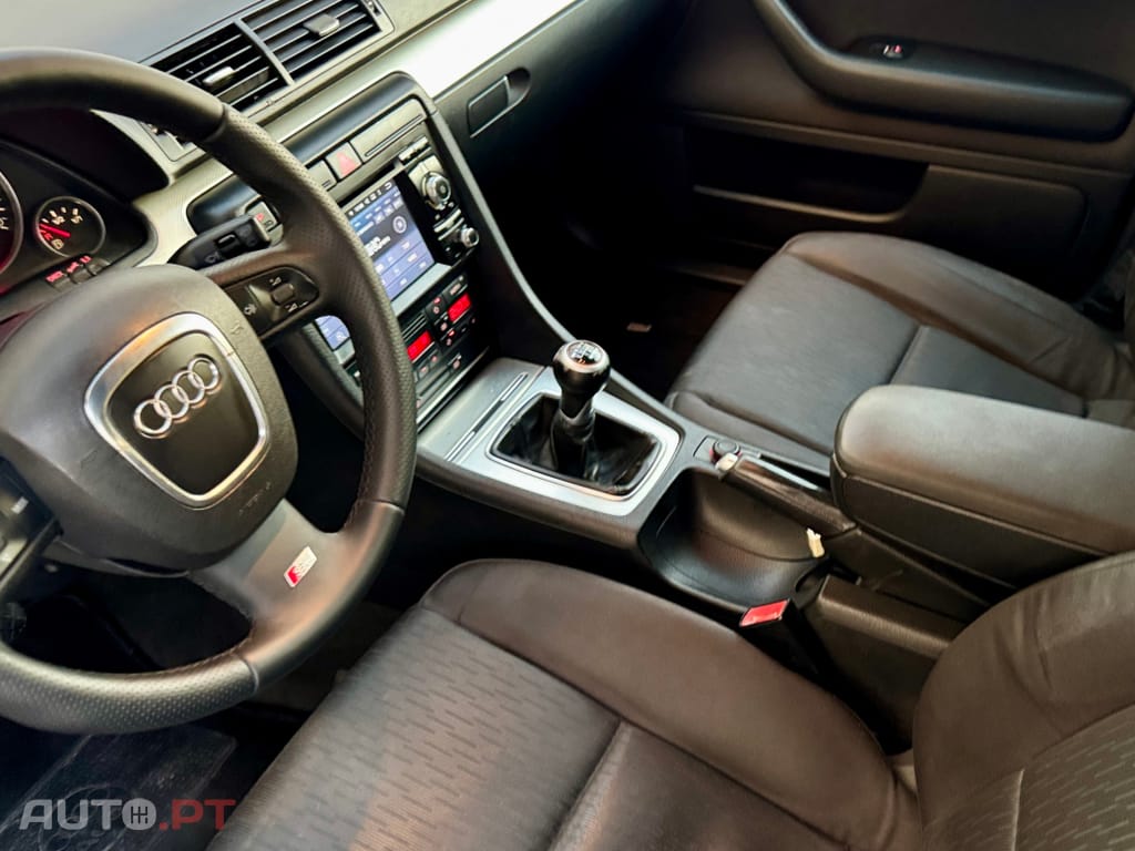 Audi A4 Avant 2.0 TDi S-line