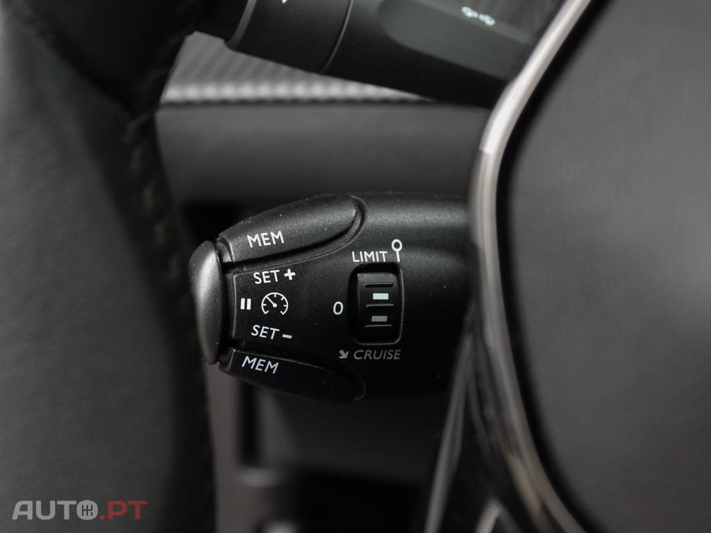 Peugeot E-2008 50 kWh Allure