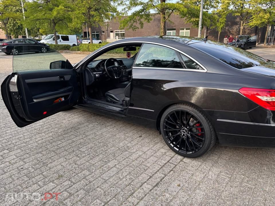 Mercedes-Benz E 220 Coupé