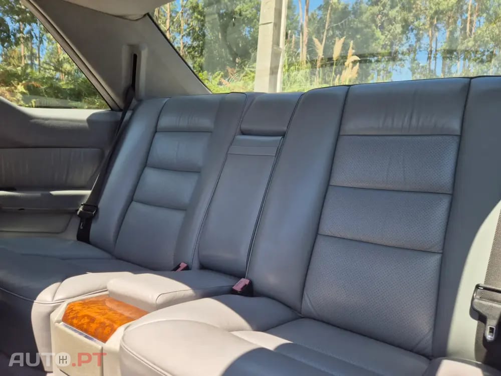 Mercedes-Benz 230 Outro