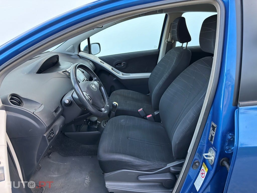 Toyota Yaris 1.0 VVT-i Sol+AC+VSC