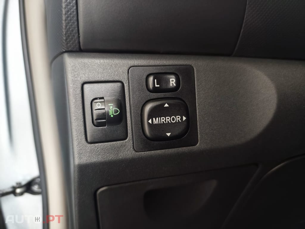 Toyota Yaris 1.0 VVT-i AC Manual