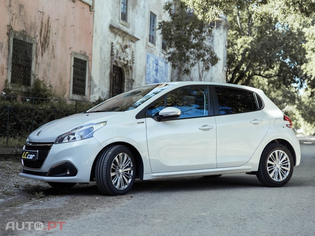 Peugeot 208 1.2 PureTech Signature