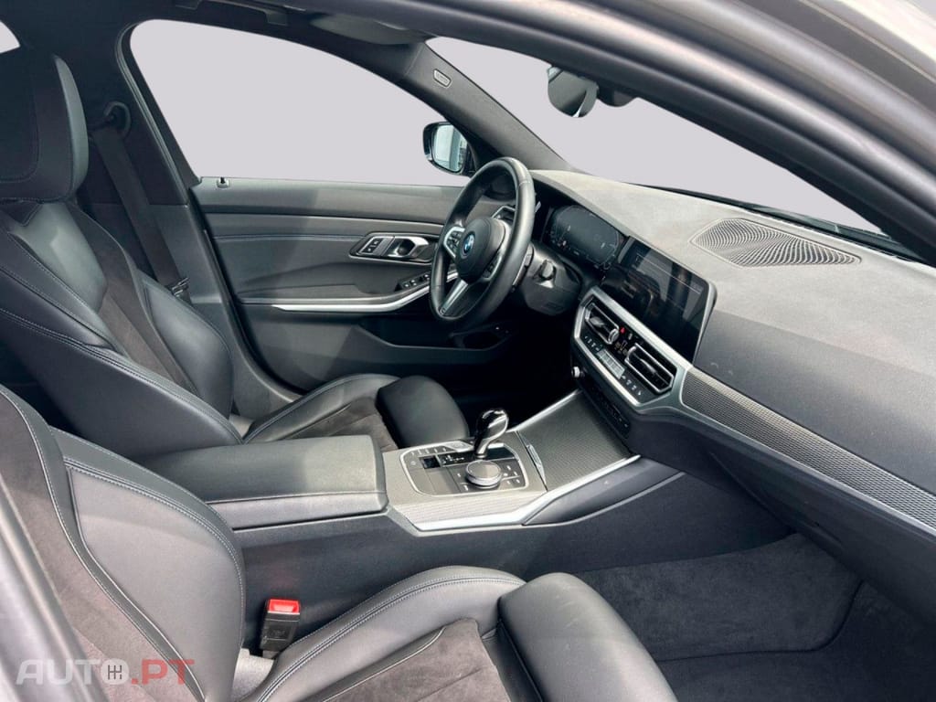 BMW 330 I.V.A DEDUTÍVEL Touring M Sport