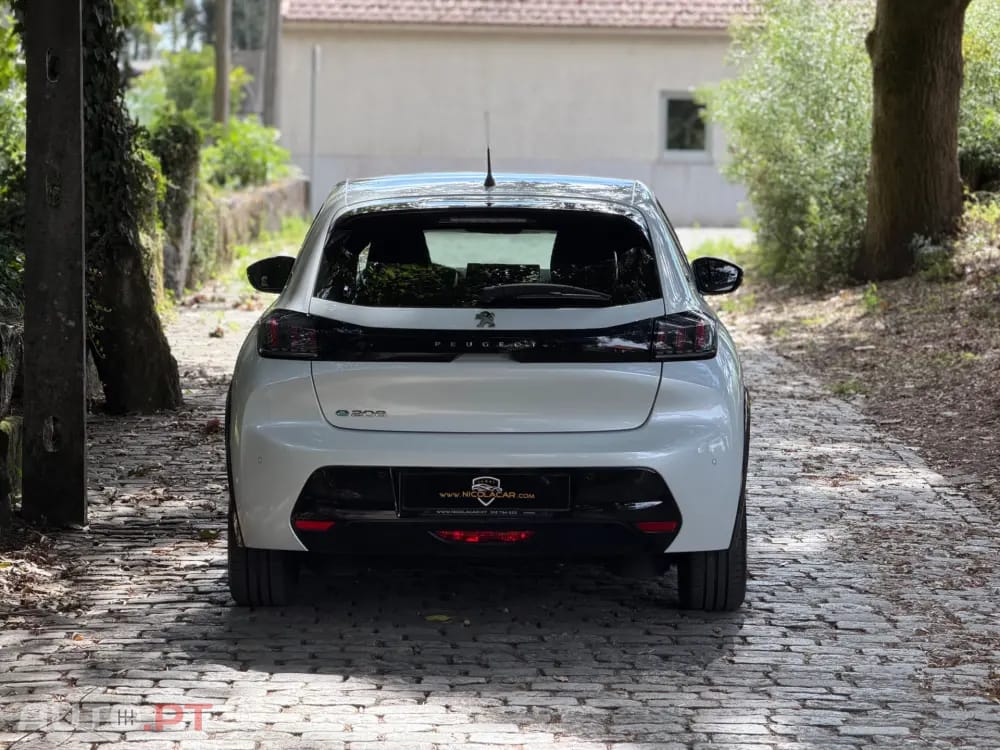 Peugeot E-208 50 kWh Allure Pack