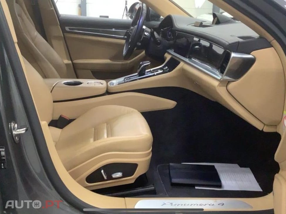Porsche Panamera 4 E-Hybrid