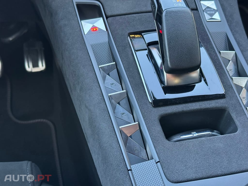 DS DS7 Crossback E-Tense Performance Line EAT8