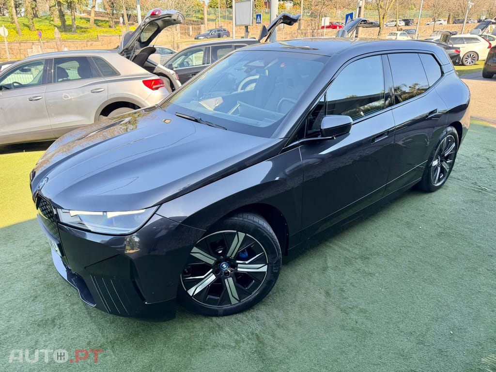 BMW iX xDrive 40 Pack Desportivo