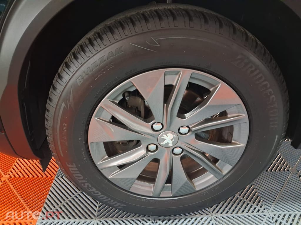 Peugeot 2008 1.2 PureTech Active Pack EAT8