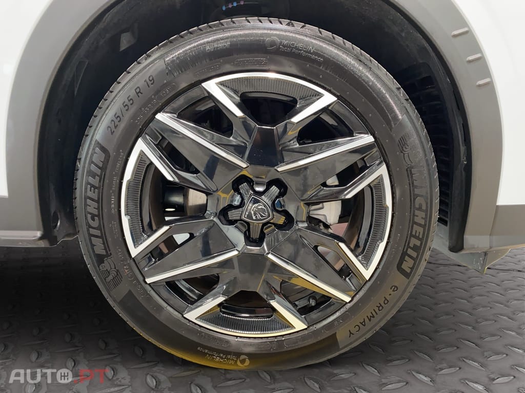 Peugeot 3008 1.2 Hybrid Allure e-DCS6