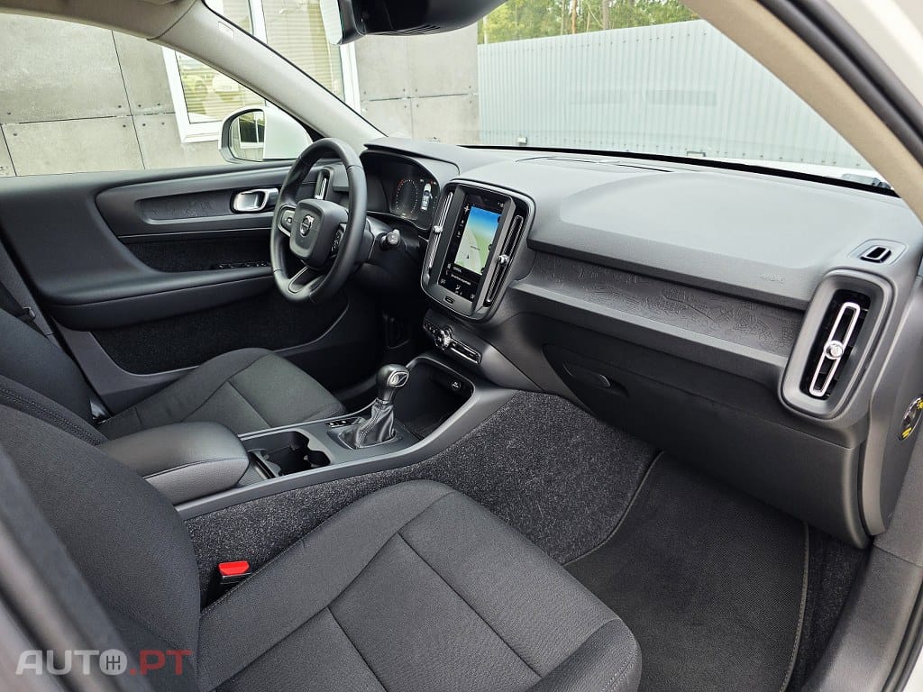 Volvo XC40 1.5 T3 Momentum Tech Edition
