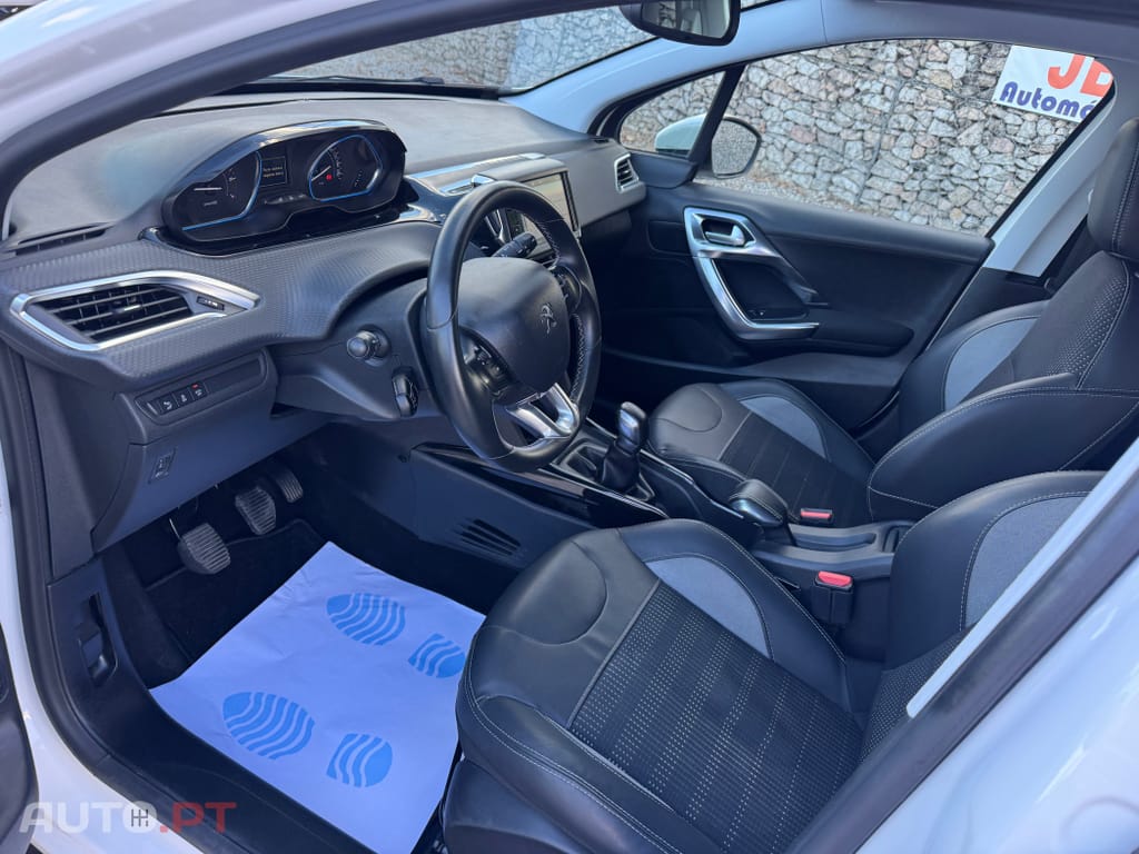 Peugeot 2008 1.2 PureTech Allure