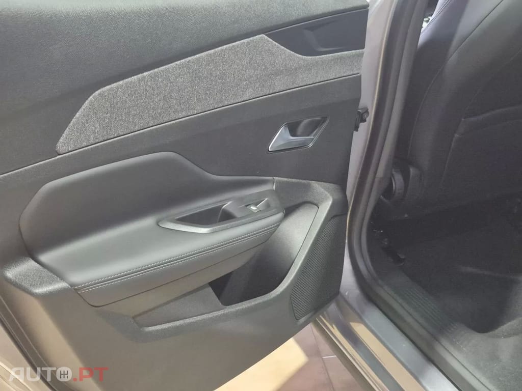 Peugeot 408 1.2 Hybrid Allure e-DCS6