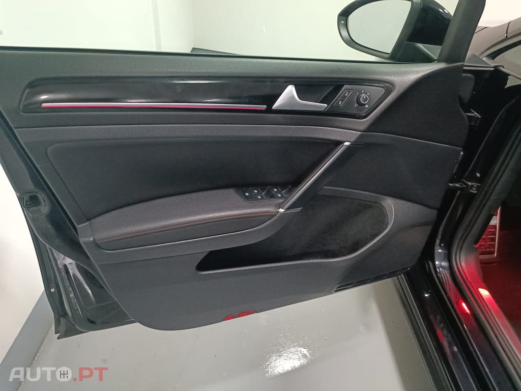 Volkswagen Golf GTI Performance DSG