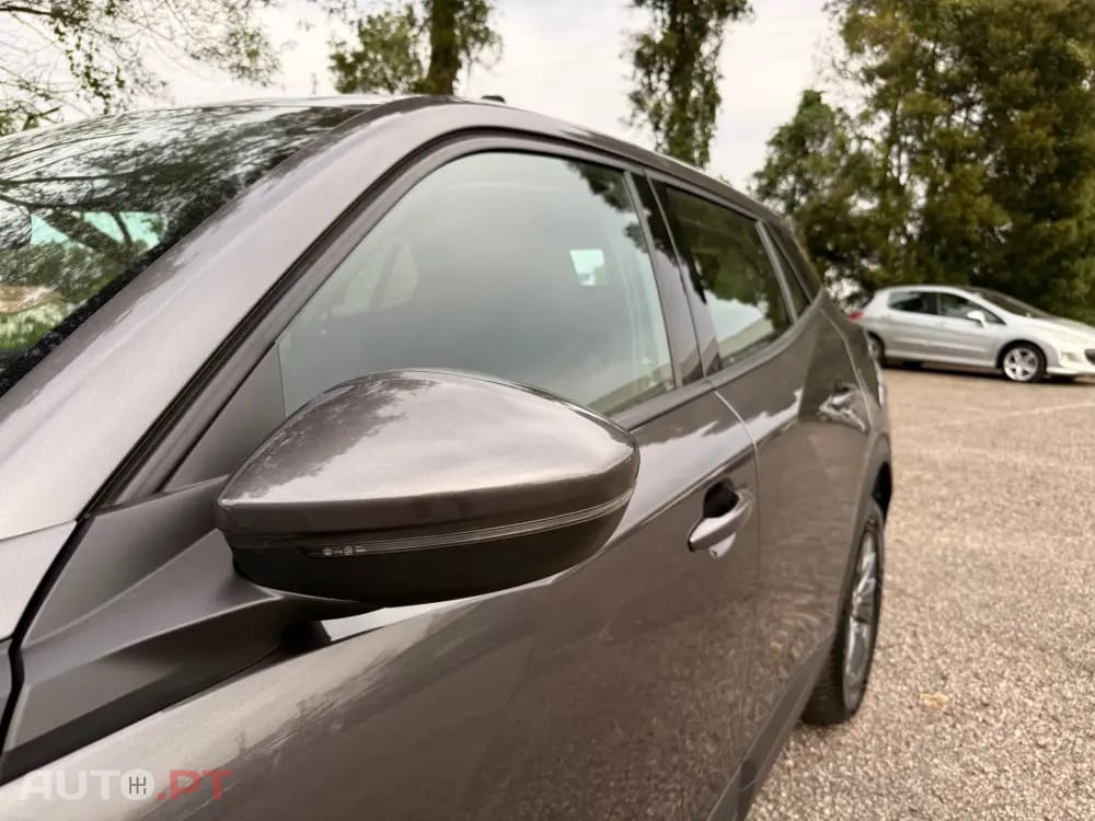 Peugeot 2008 1.2 PureTech Active Pack — fotografia 28
