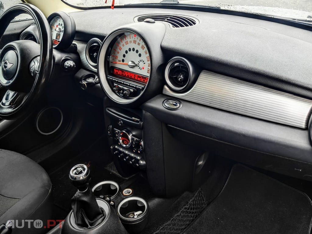 MINI Cooper Cooper D