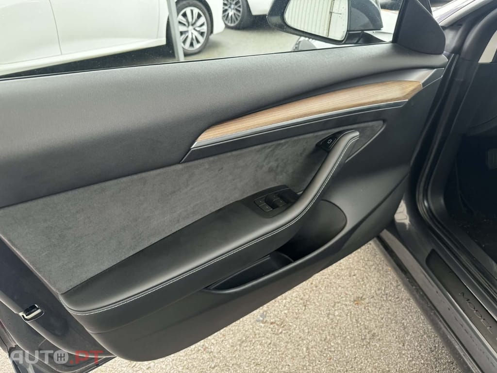 Tesla Model 3 Standard Range Plus RWD