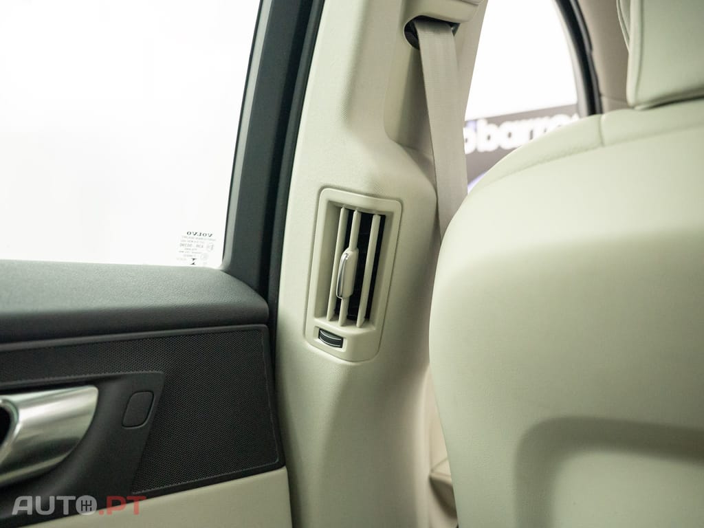Volvo XC60 2.0 T6 PHEV Inscription AWD
