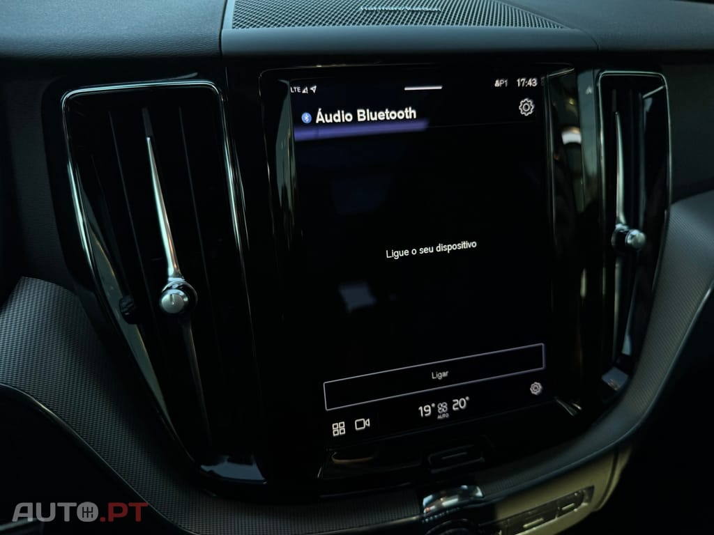 Volvo XC60 2.0 T6 PHEV R-Design AWD