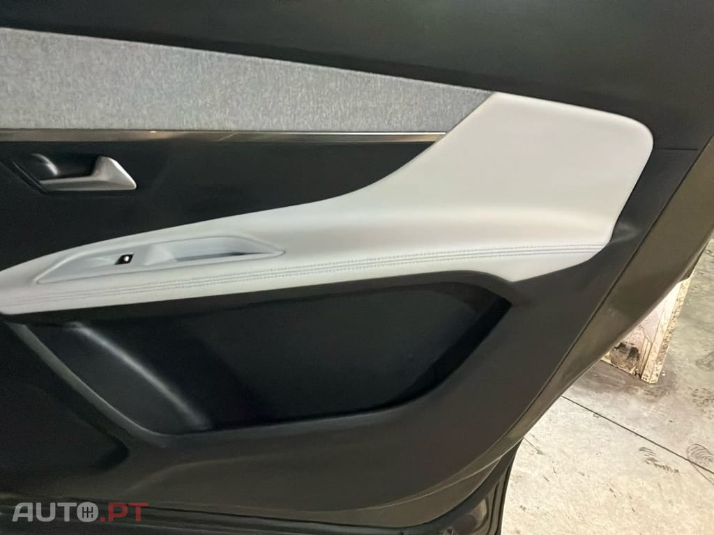 Peugeot 5008 1.2 PureTech Allure EAT8