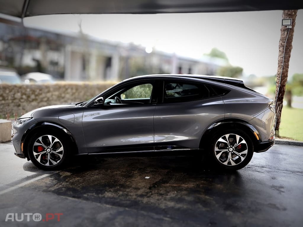 Ford Mustang Mach-E AWD PREMIUM