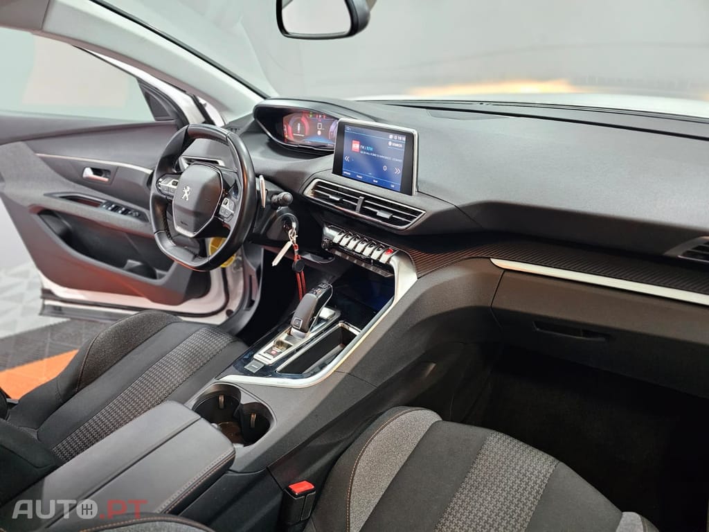 Peugeot 5008 1.2 PureTech Allure EAT8