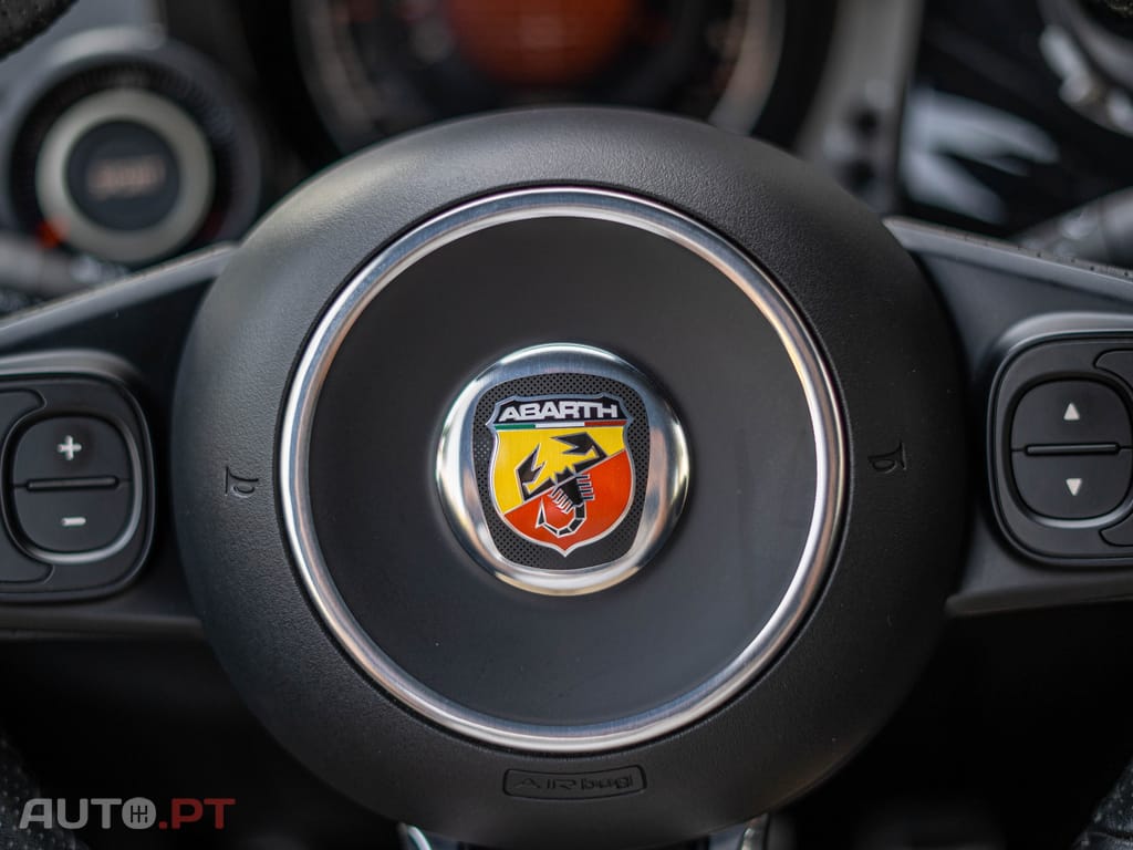 Abarth 595C 1.4 T-Jet Scorpioneoro
