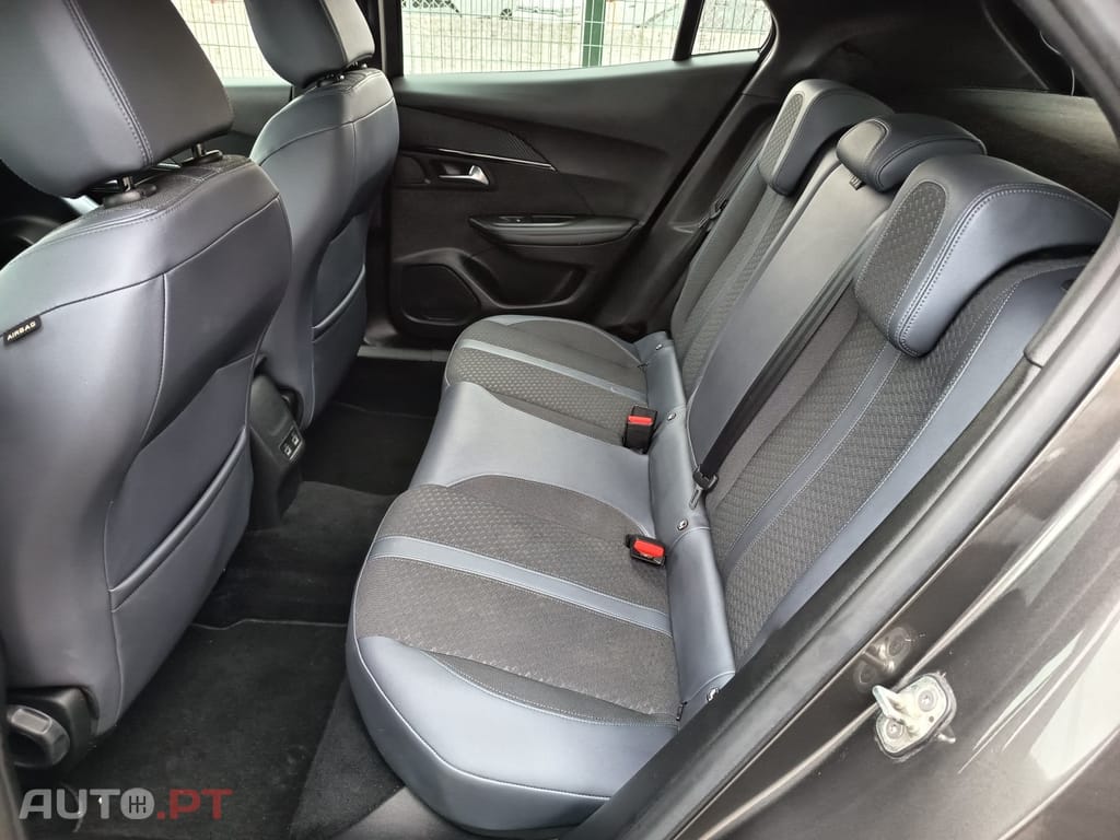 Peugeot 2008 1.2 PureTech Allure Pack EAT8