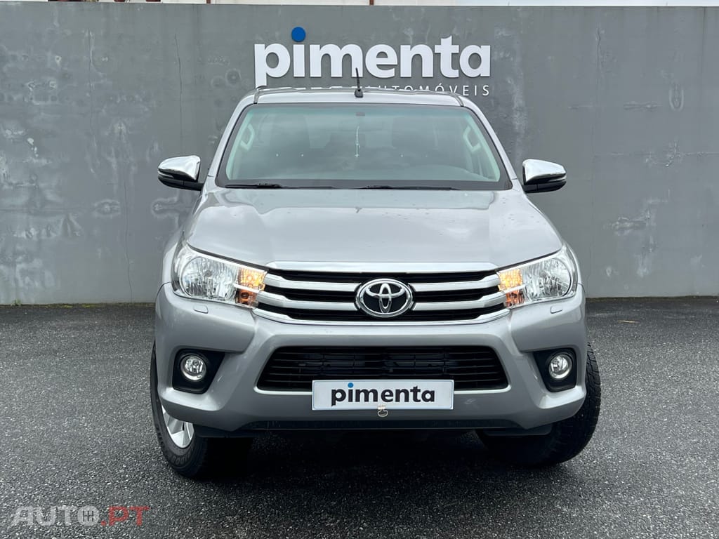 Toyota Hilux 2.4 D-4D 2WD CD Tracker