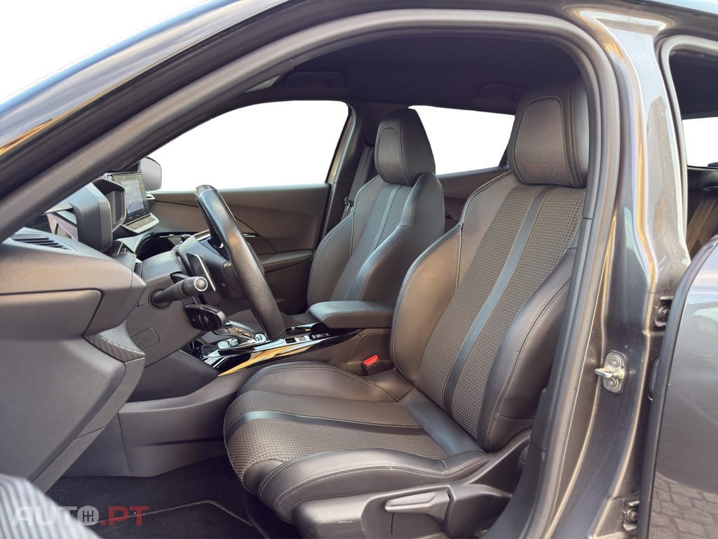 Peugeot 2008 1.2 PureTech GT Line EAT8