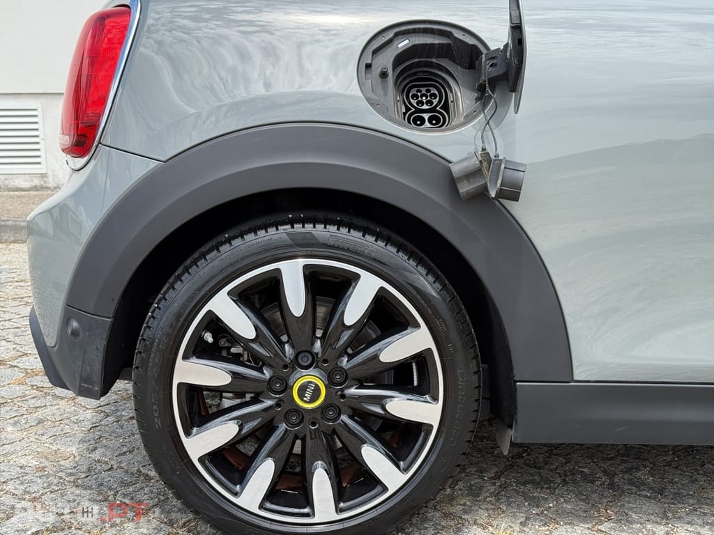 MINI Cooper Cooper SE Camden Edition