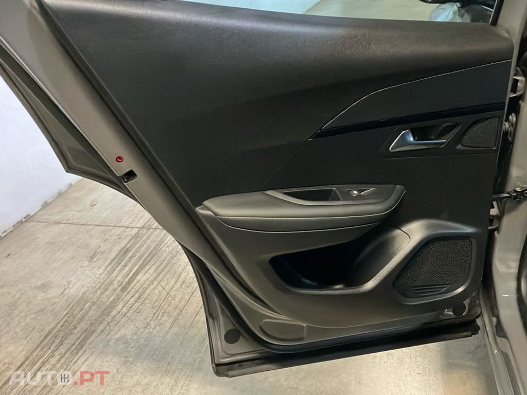 Peugeot E-2008 50 kWh GT