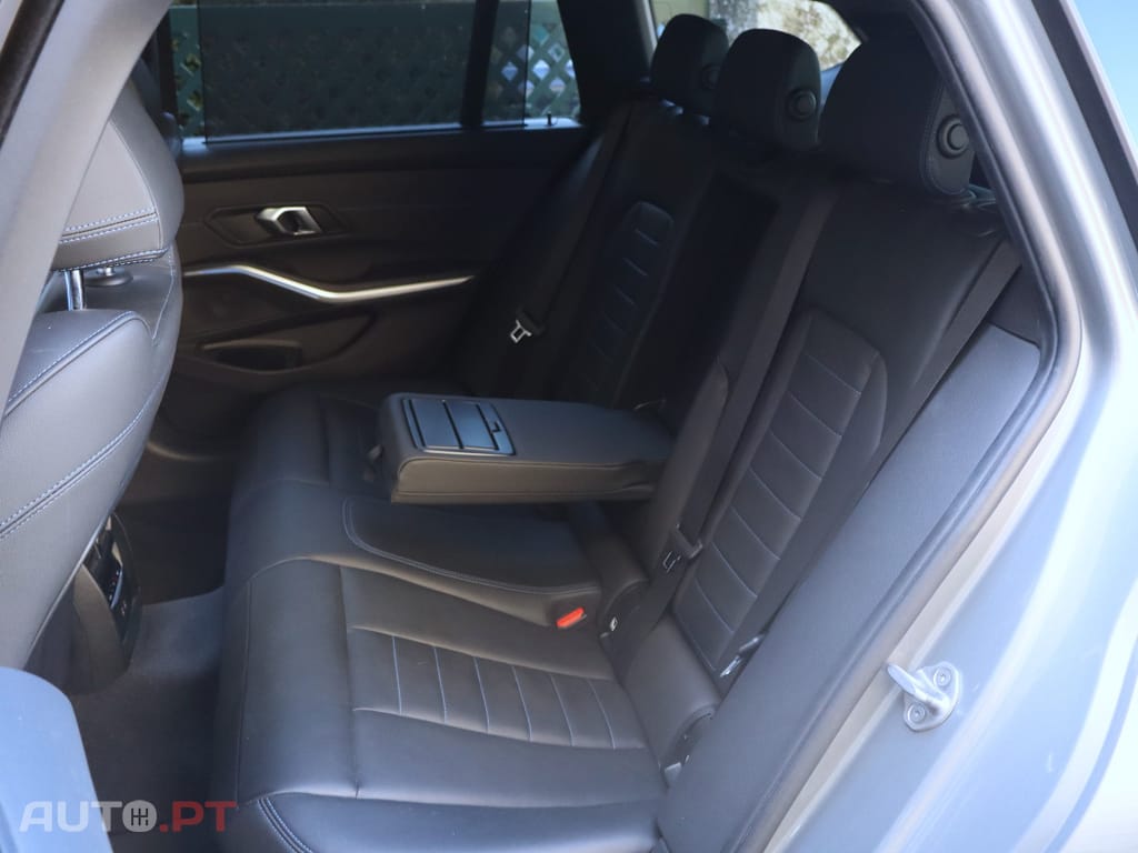 BMW 330 e Touring Pack M Auto