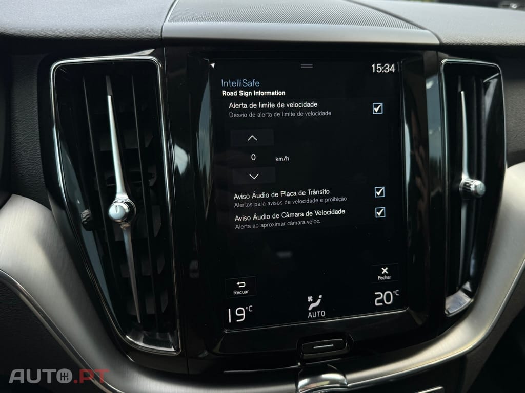 Volvo XC60 2.0 T8 PHEV Momentum Plus AWD