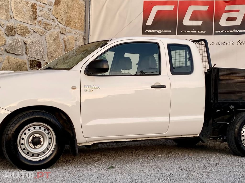 Toyota Hilux 2.5 D-4D 2WD CE PM+AC