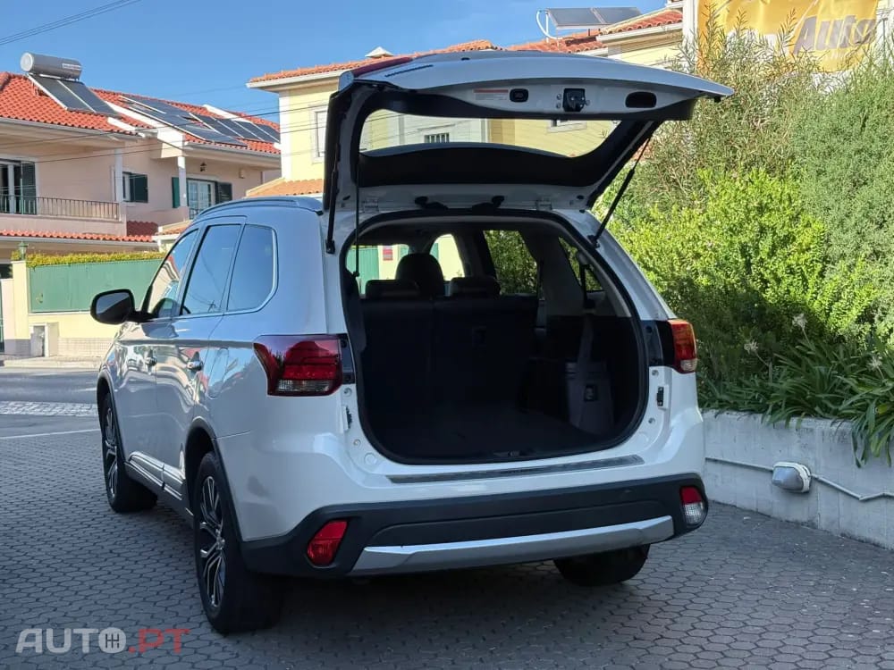 Mitsubishi Outlander 2.2 DI-D Instyle Navi