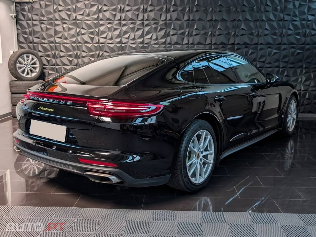 Porsche Panamera 4 E-Hybrid