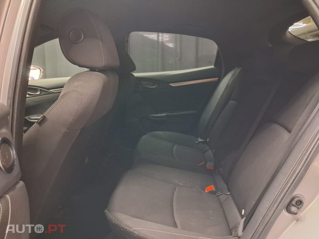 Honda Civic 1.0 i-VTEC Elegance CVT