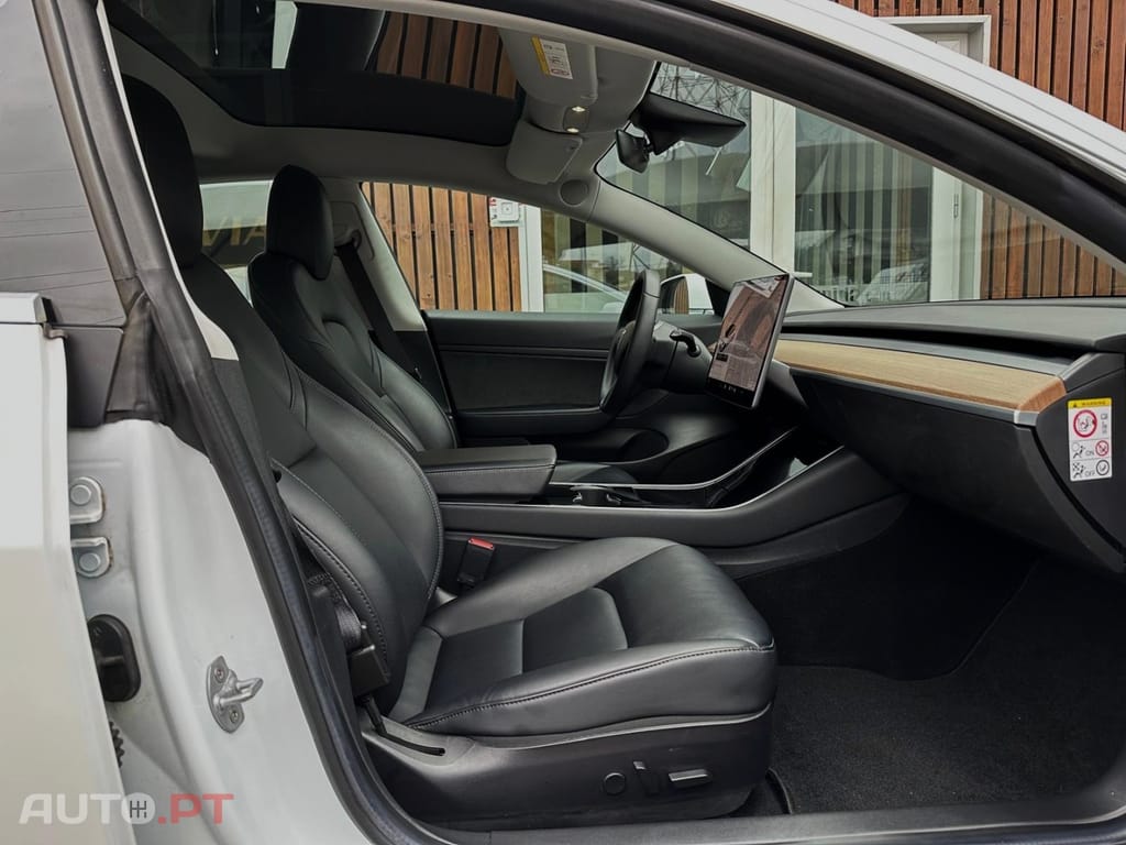 Tesla Model 3 Long-Range RWD