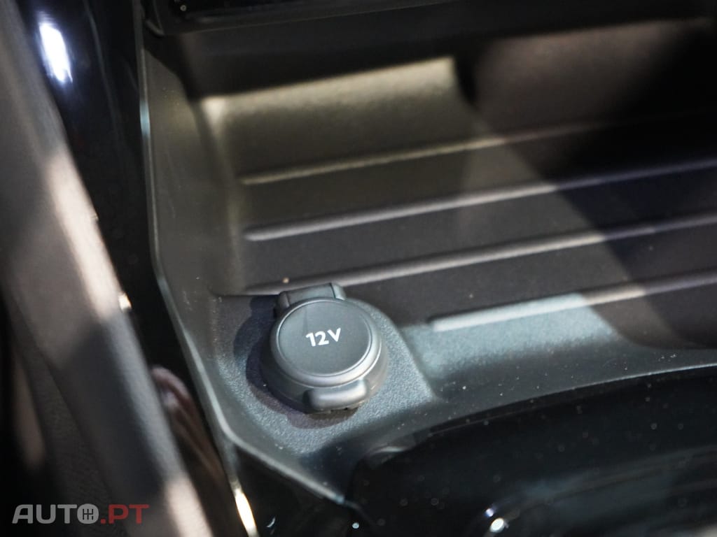 Peugeot 2008 1.2 Hybrid Allure e-DCS6
