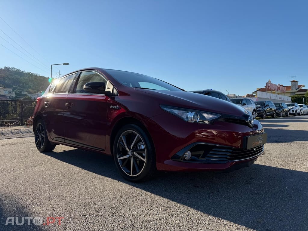 Toyota Auris 1.8 HSD Comfort +P.Sport+Navi