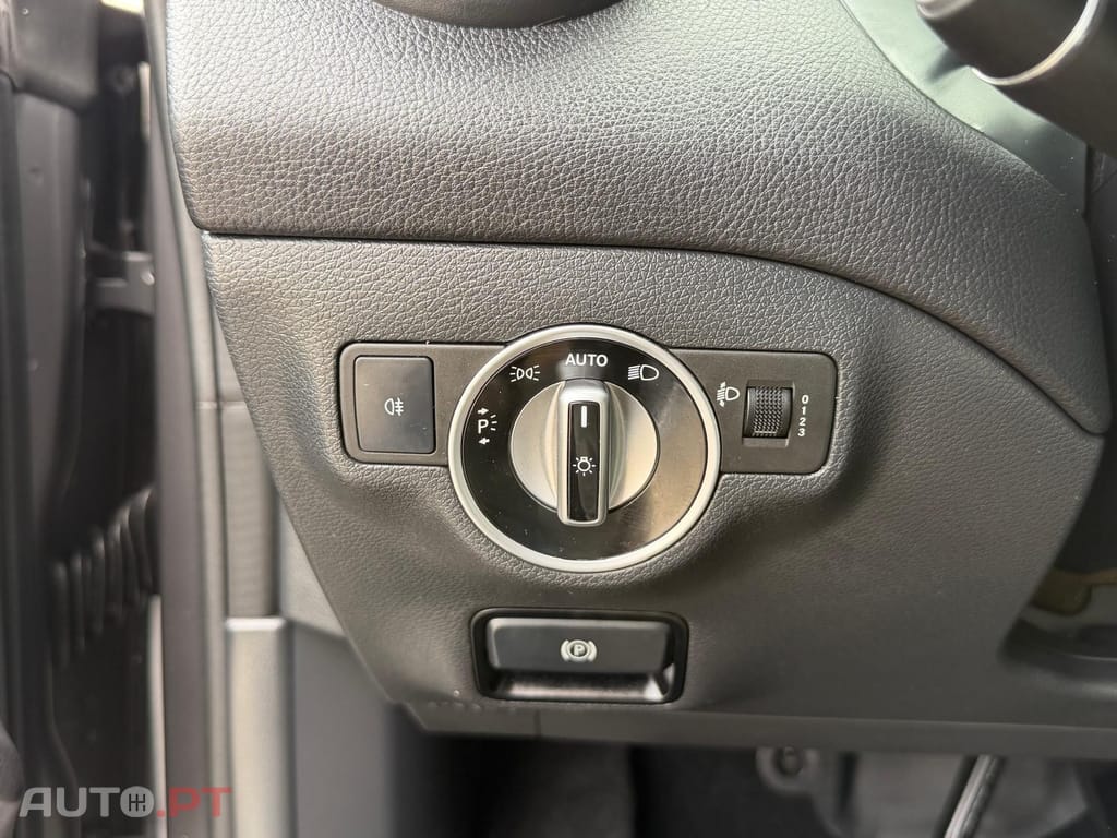Mercedes-Benz CLA 180 d Shooting Brake Urban Aut. — fotografia 18