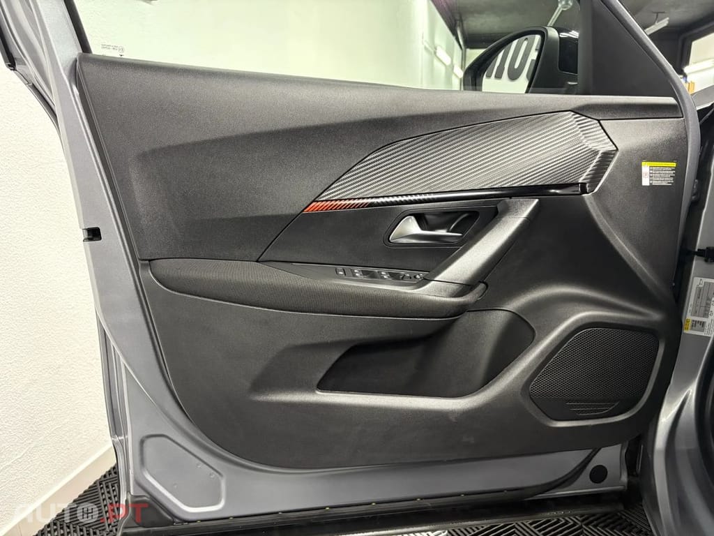 Peugeot 2008 1.2 PureTech Active EAT8