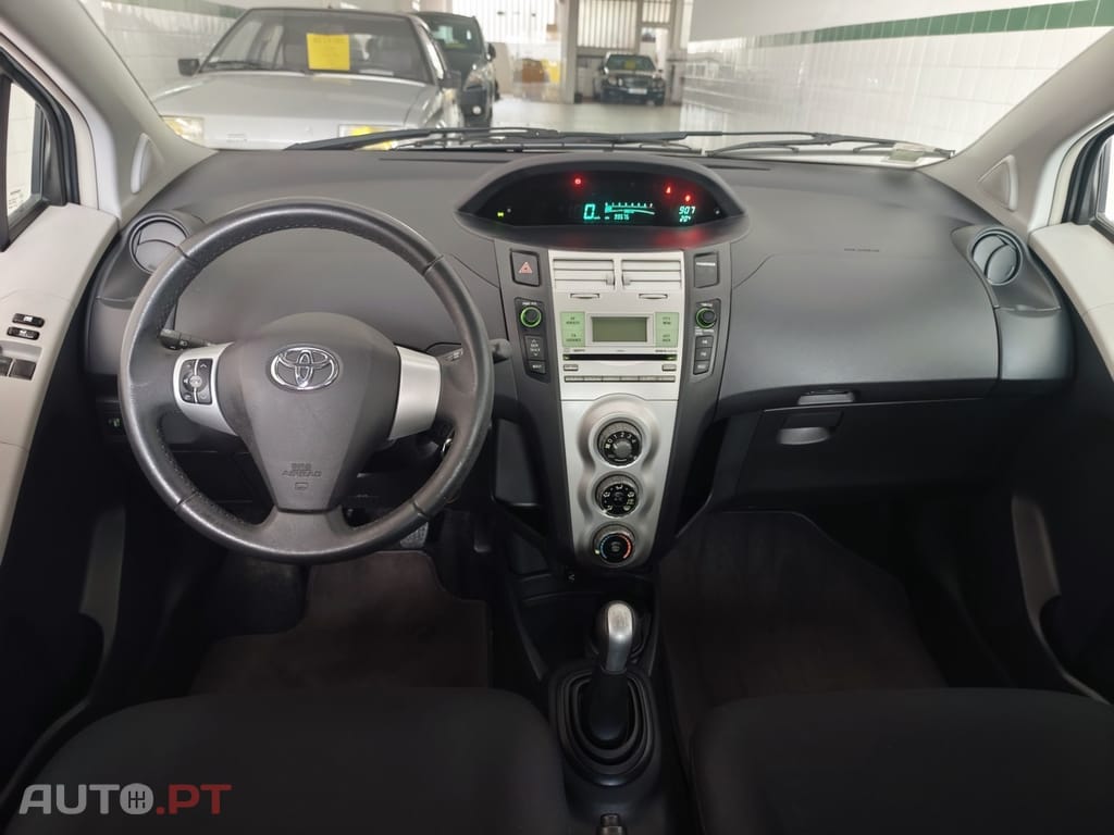 Toyota Yaris 1.0 VVT-i AC Manual