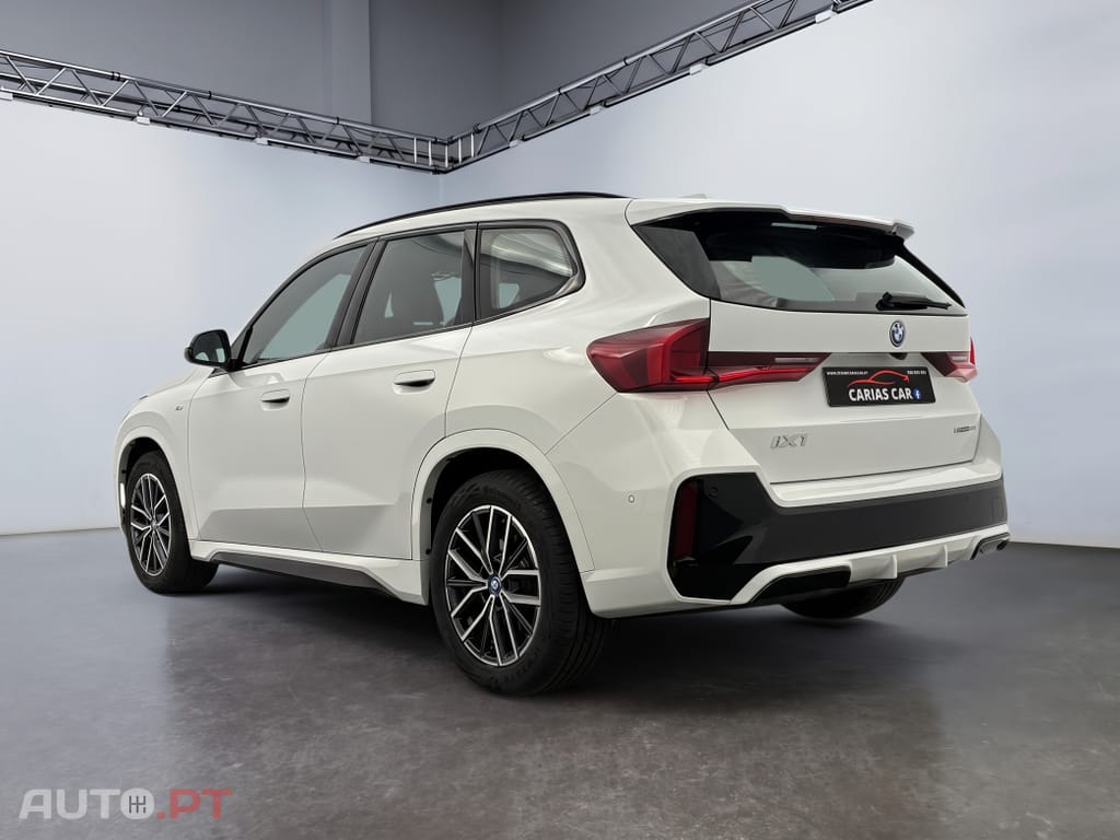 BMW iX1 eDrive20 Edição Desportiva M