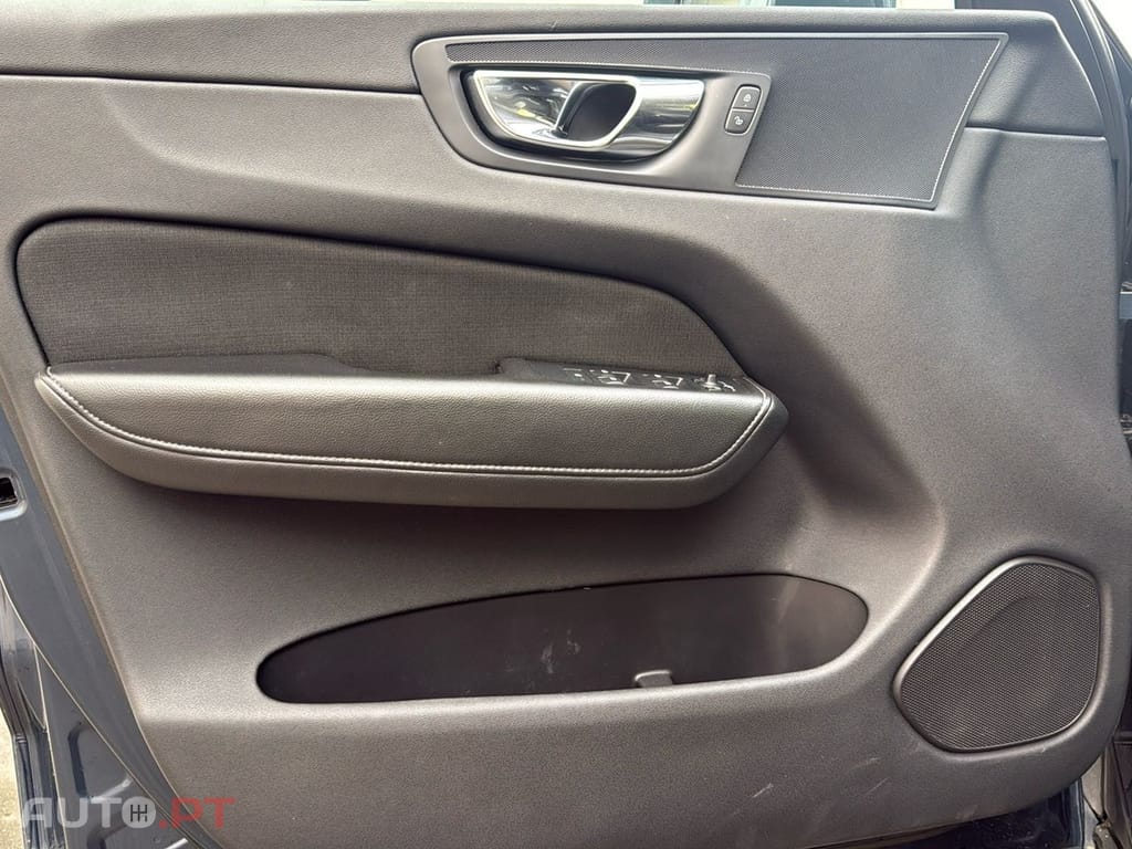 Volvo XC60 2.0 T8 PHEV Momentum Plus AWD