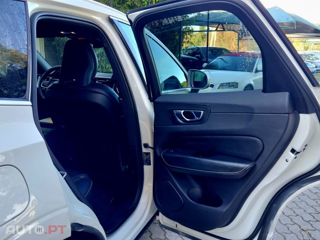 Volvo XC60 2.0 T8 PHEV R-Design AWD